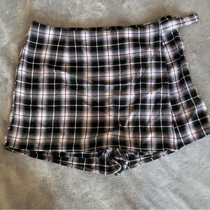 Hot Topic Plaid Wrap Skort - Black & White